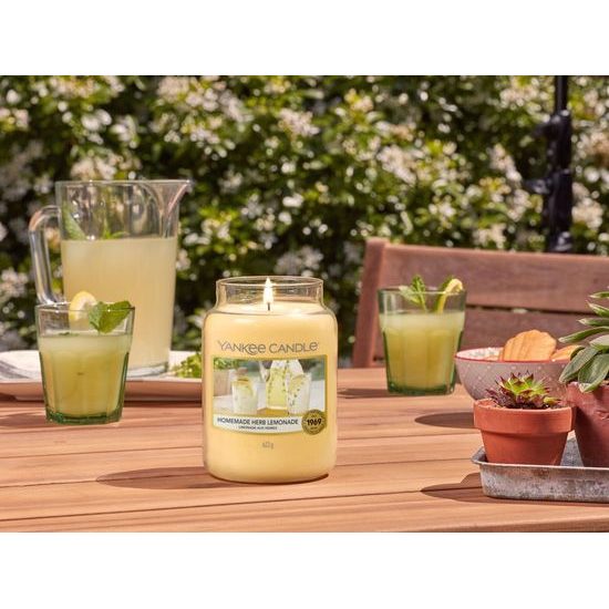 Yankee Candle Classic vonná sviečka Homemade Herb Lemonade 411 g