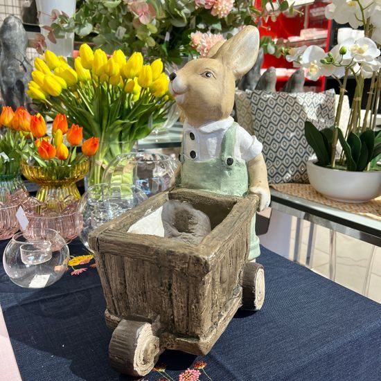 Velikonoční dekorace zajíc s trakařem obal na květiny hnědý, 41x20x41 cm