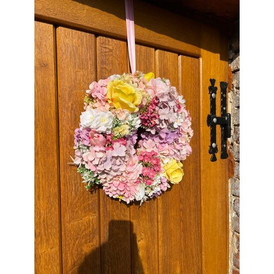 Jarní dekorace věnec na dveře květinový barevný, 40 cm