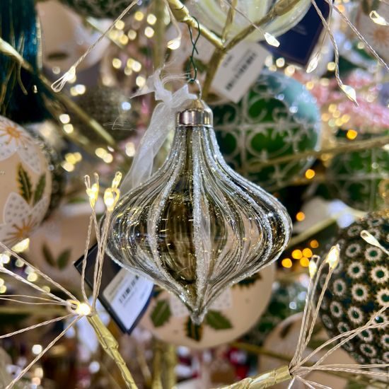 Vianočná sklenená ozdoba s pruhmi bielo-zelená 1ks, 8 cm