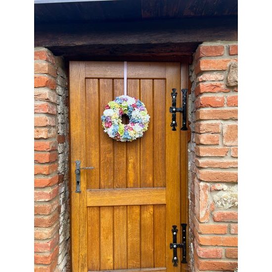 Jarní dekorace věnec na dveře/stůl květinový barevný, 38 cm