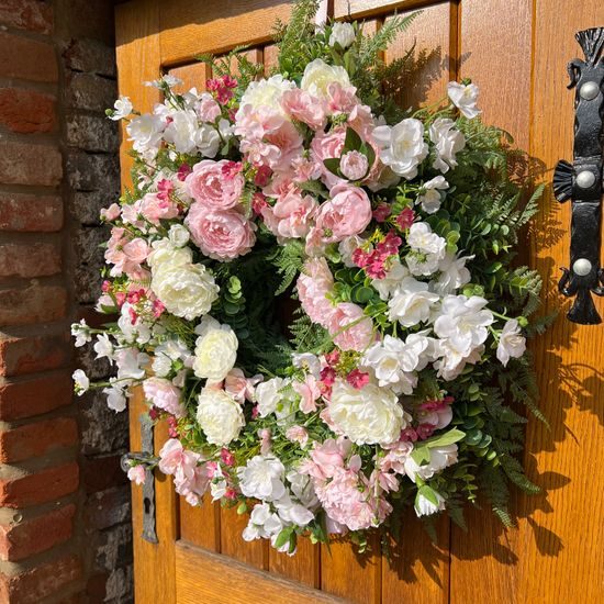 Jarní dekorace věnec na dveře pivoňky růžovo-bílý, 70-80cm