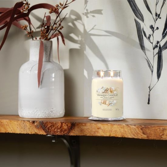 Yankee Candle - Signature vonná sviečka Soft Wool & Amber, 567g