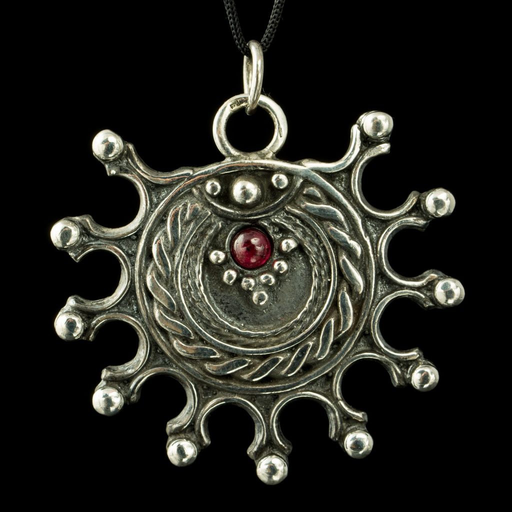 Naav - rock, metal, pohanství obchod - DEVANA, slovanský sluneční amulet,  stříbro 925 - granát - Pendants - silver - Silver Jewellery
