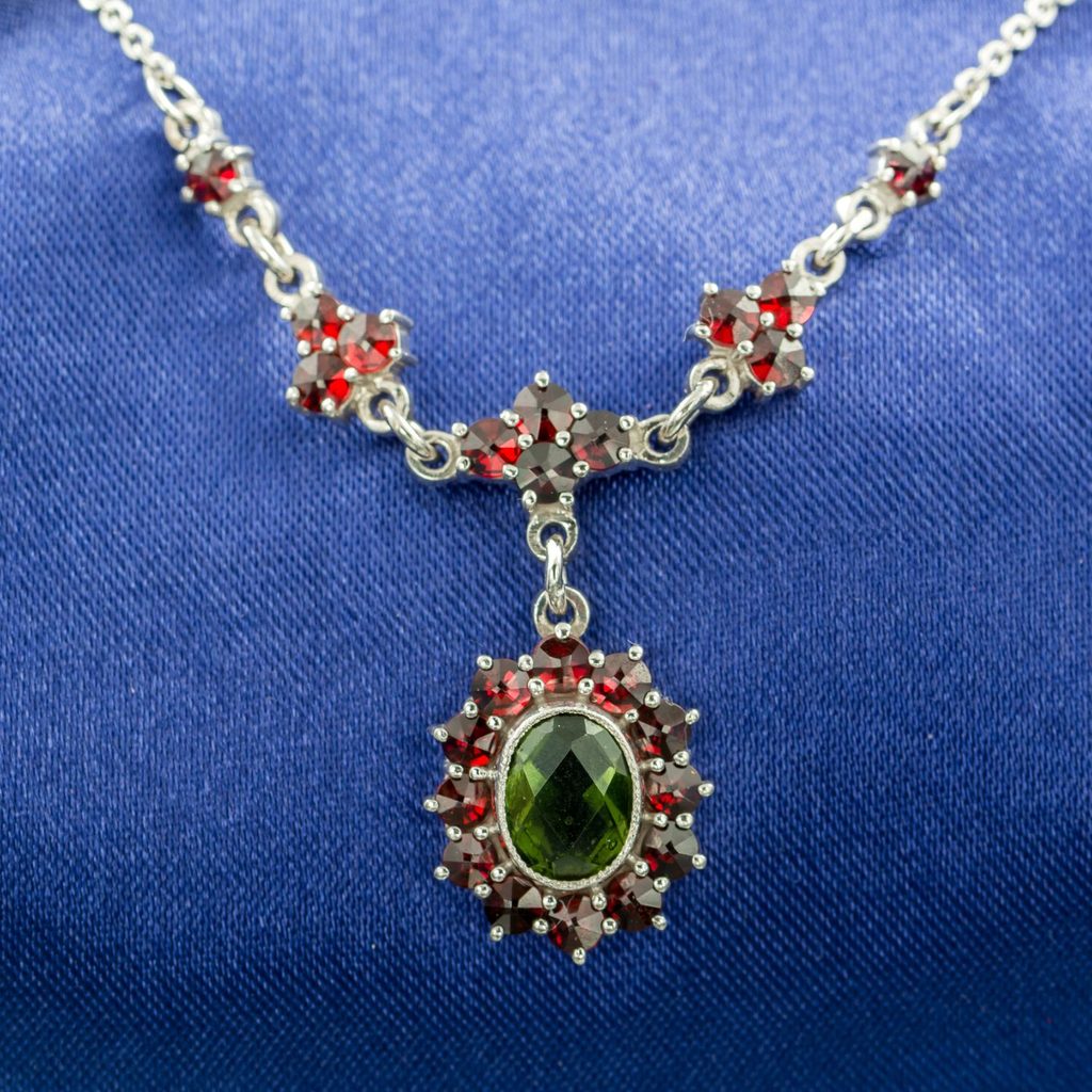 Naav - rock, metal, pohanství obchod - KAZI, náhrdelník, český vltavín,  granát, stříbro 925 - Vltavíny - Šperky stříbrné