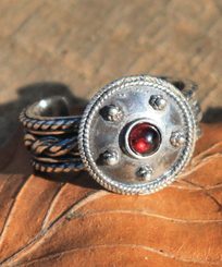 ANTICA ROMA, sterling silver ring with garnet
