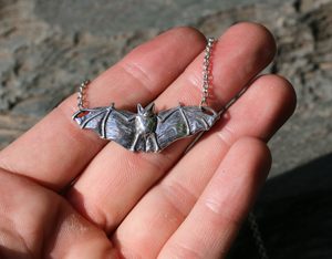 NOCTOR - BAT, NECKLACE, SILVER - PENDANTS - SILVER{% if kategorie.adresa_nazvy[0] != zbozi.kategorie.nazev %} - SILVER JEWELLERY{% endif %}