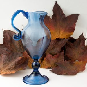 BLUE JUG, FINLAND, 17TH CENTURY - GLASS{% if kategorie.adresa_nazvy[0] != zbozi.kategorie.nazev %} - GLASS{% endif %}