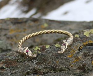 HUGINN AND MUNINN, VIKING BRACELET, BRASS - BRACELETS{% if kategorie.adresa_nazvy[0] != zbozi.kategorie.nazev %} - JEWELLERY{% endif %}