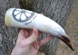 HELM OF AWE, ICELAND, RUNE - DRINKING HORN - DRINKING HORNS{% if kategorie.adresa_nazvy[0] != zbozi.kategorie.nazev %} - DRINKING AND SIGNAL HORNS{% endif %}