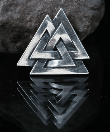 VALKNUT, STŘÍBRNÝ VIKINSKÝ PŘÍVĚŠEK, AG 925