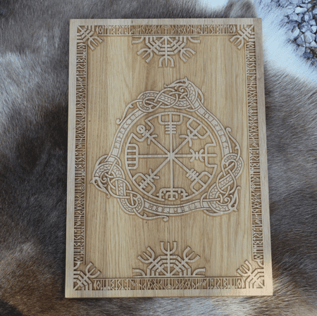 VEGVÍSIR NÁSTĚNNÁ DEKORACE, DESKA 32 X 45 CM