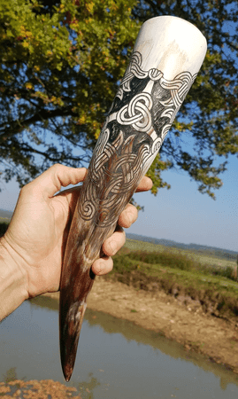 BORRE, CARVED DRINKING HORN