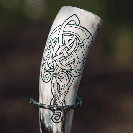 CELTIC WOLF, CARVED DRINKING HORN 0,4 L