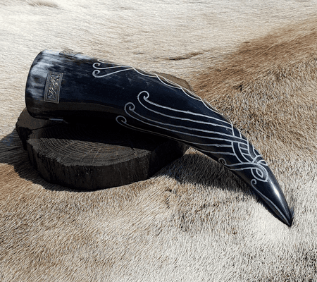 CORVUS CROW, CARVED DRINKING HORN - 0.3 L TIN