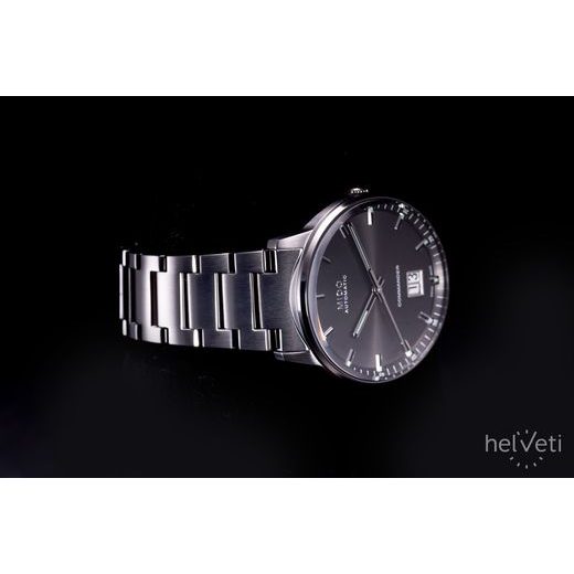 MIDO COMMANDER BIG DATE M021.626.33.061.00 - COMMANDER - ZNAČKY