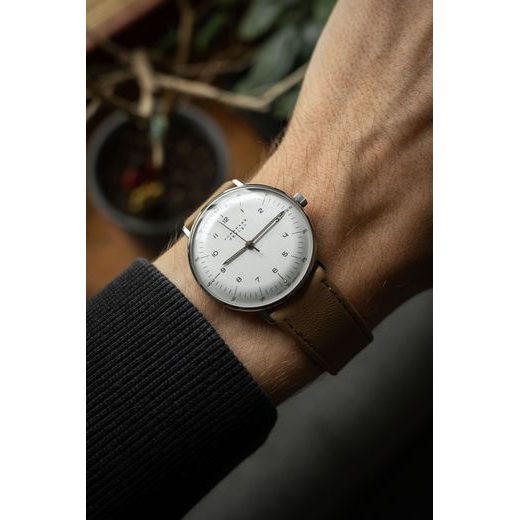 JUNGHANS MAX BILL HANDAUFZUG SAPPHIRE 27/3701.02 - MAX BILL HAND-WINDING - ZNAČKY