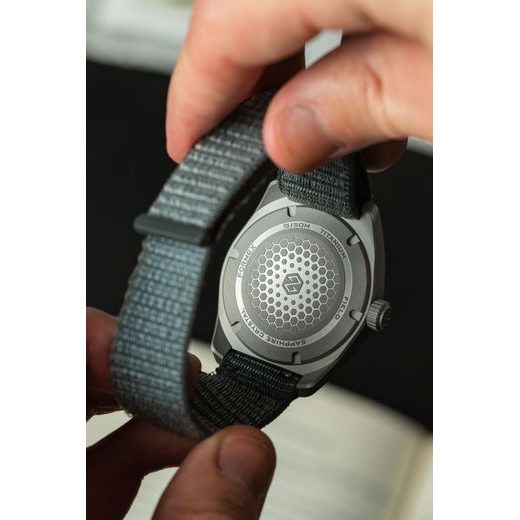 FORMEX FIELD AUTOMATIC PETROL BLUE FIELD NYLON-VELCRO BLUE STRAP 0660.1.6533.131 - FIELD AUTOMATIC - ZNAČKY