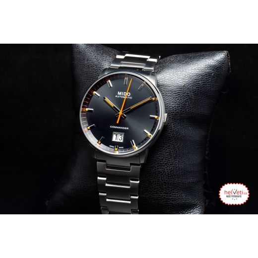 MIDO COMMANDER BIG DATE M021.626.11.051.00 - COMMANDER - ZNAČKY