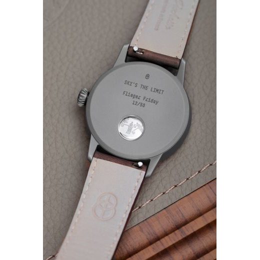 ROBOT FLIEGERFRIDAY X MICRO PRAHA L.E. - LIMITOVANÉ EDÍCIE - ZNAČKY