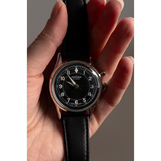 VULCAIN CRICKET CLASSIQUE 39 MM - ČIERNA/KHAKI - CRICKET CLASSIQUE - ZNAČKY