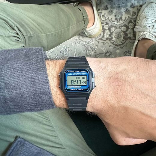 CASIO COLLECTION VINTAGE F-105W-1AWYEF - CLASSIC COLLECTION - ZNAČKY