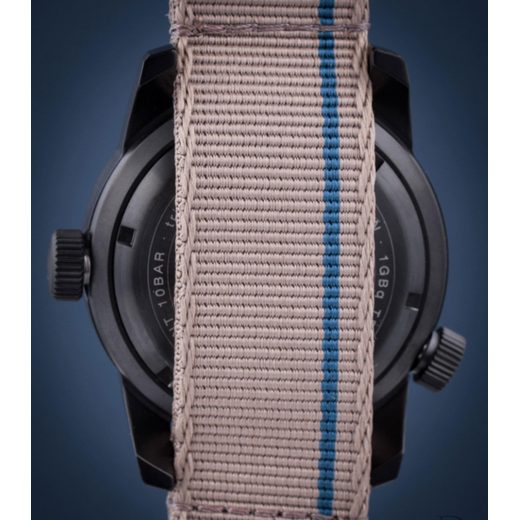 TRASER P68 PATHFINDER AUTOMATIC BEIGE NATO - TACTICAL - ZNAČKY