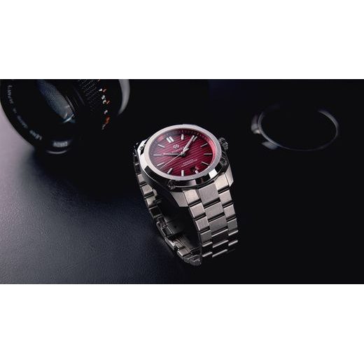 FORMEX ESSENCE FORTYONE AUTOMATIC CHRONOMETER GAMARET - ESSENCE - ZNAČKY