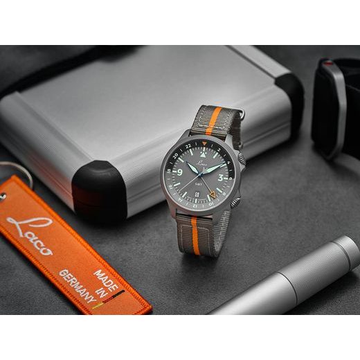 LACO FLIEGER FRANKFURT GMT GRAU - PILOT SPECIAL MODELS - ZNAČKY