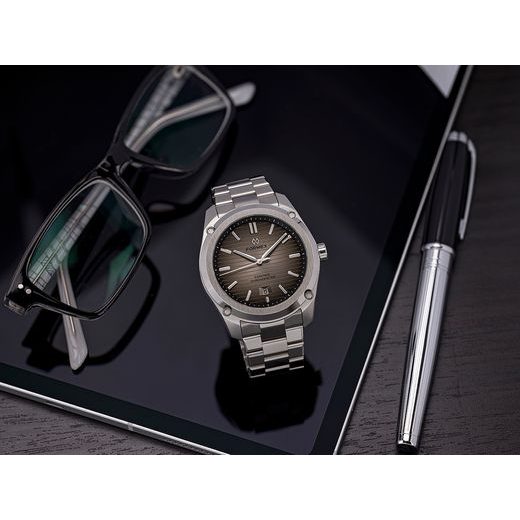 FORMEX ESSENCE FORTYTHREE AUTOMATIC CHRONOMETER DEGRADE - ESSENCE - ZNAČKY