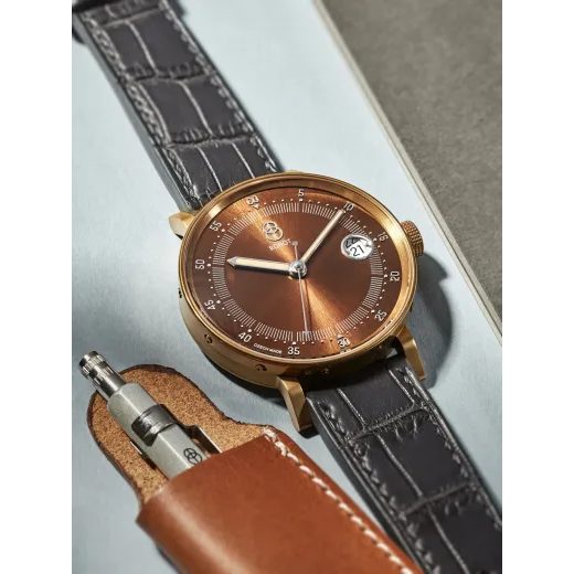 ROBOT GRAPHIC SUTNAR BRONZE AURA PVD - GRAPHIC SUTNAR - ZNAČKY