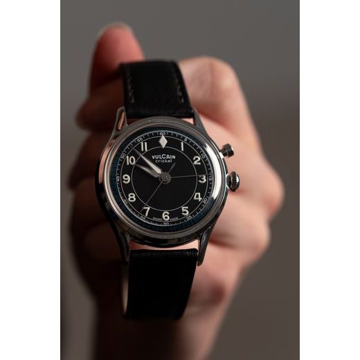 VULCAIN CRICKET CLASSIQUE 39 MM - ČIERNA/KHAKI - CRICKET CLASSIQUE - ZNAČKY