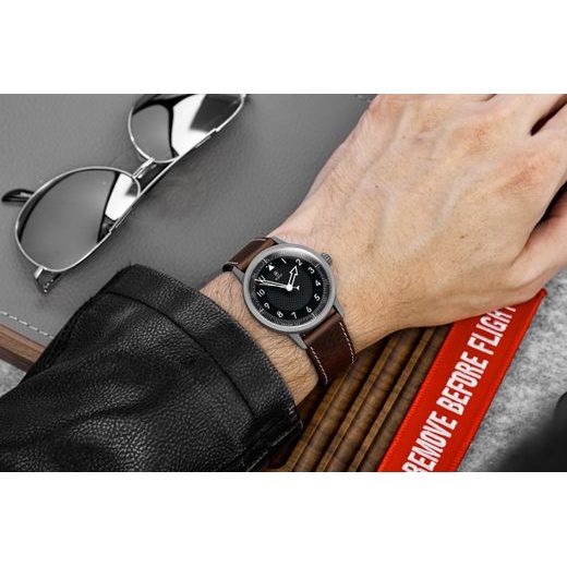 ROBOT FLIEGERFRIDAY X MICRO PRAHA L.E. - LIMITOVANÉ EDÍCIE - ZNAČKY