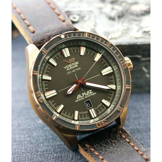 VOSTOK EUROPE ALMAZ BRONZE LINE NH35A/320O516 - ALMAZ SPACE STATION - ZNAČKY