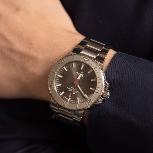ORIS AQUIS DATE RELIEF 43,5 MM 01 733 7730 4153-07 8 24 05PEB - AQUIS - ZNAČKY