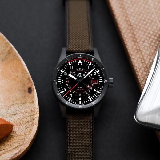 FORTIS FLIEGER F-43 TRIPLE-GMT PC-7 TEAM LIMITED EDITION COSC F4260004 - FLIEGER - ZNAČKY