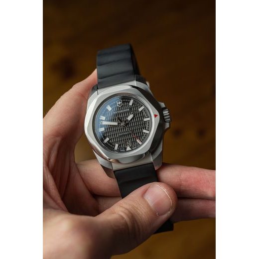 VICTORINOX I.N.O.X. AUTOMATIC 242039 - I.N.O.X. - ZNAČKY