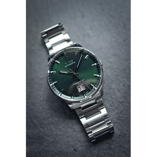 MIDO COMMANDER BIG DATE M021.626.11.091.00 - COMMANDER - ZNAČKY