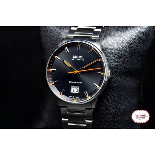 MIDO COMMANDER BIG DATE M021.626.11.051.00 - COMMANDER - ZNAČKY