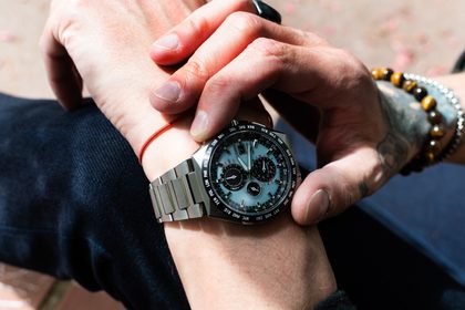 Citizen AT8238-84M Super Titanium: Rádiom riadené hodinky s Eco-Drive