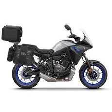 KOMPLETNÁ SADA SEDLOVÝCH BRAŠNÍ SHAD TERRA TR40 ADVENTURE A HLINÍKOVÉHO KUFRA SHAD TERRA BLACK 55L, VRÁTANE MONTÁŽNEJ SADY SHAD YAMAHA MT-07 TRACER / TRACER 700