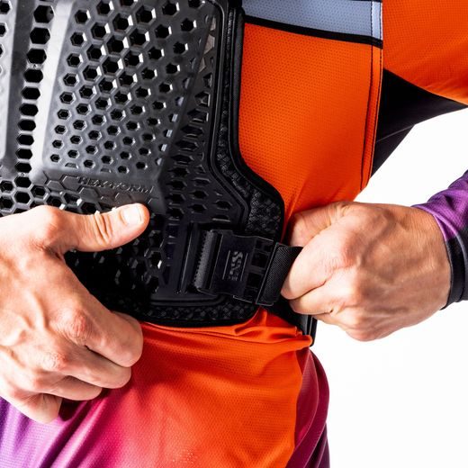 PULL-OVER UPPER BODY PROTECTIVE IXS IXS HEX 482-510-3701 ČIERNA L/XL