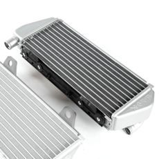 ĽAVÝ CHLADIČ X-GRIP – STRIEBORNÁ – GASGAS EC 250 (2021 - 2023) A ĎALŠIE MODELY