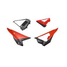 BOČNÝ ČÍSLOVÉ TABULKY (VČ. KRYTU VZDUCH. FILTRU) REVOLUTION HONDA, RTECH (ČERVENÁ)