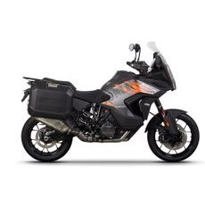 KOMPLETNÁ SADA BOČNÝCH ČIERNYCH HLINÍKOVÝCH KUFROV SHAD TERRA BLACK, 36/47 L LITROV, VRÁTANE MONTÁŽNEJ SADY SHAD KTM SUPER ADVENTURE 1290 (R, S)
