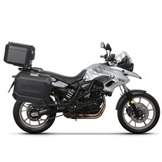 KOMPLETNÁ SADA ČIERNYCH HLINÍKOVÝCH KUFROV SHAD TERRA BLACK, 37 LITROV VRCHNÝ KUFOR, 36/47 LITROV BOČNÉ KUFRE, VRÁTANE MONTÁŽNEJ SADY A PLATNI SHAD BMW F 650 GS/ F 700 GS/ F 800 GS