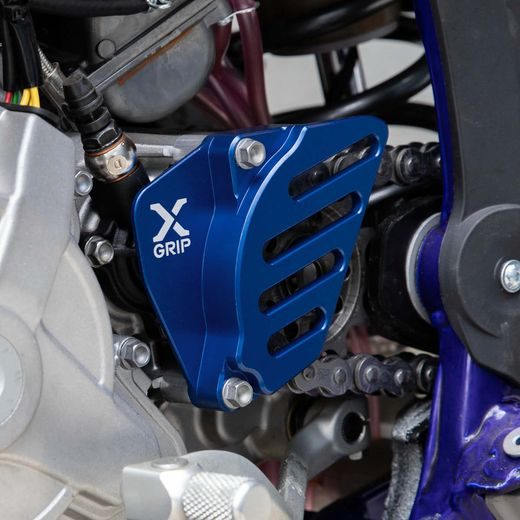 X-GRIP – KRYT REŤAZOVÉHO KOLIESKA A CHRÁNIČ SPOJKOVÉHO VALČEKA, MODRÝ – SHERCO SE FACTORY 250 (2020–2024) A ĎALŠIE