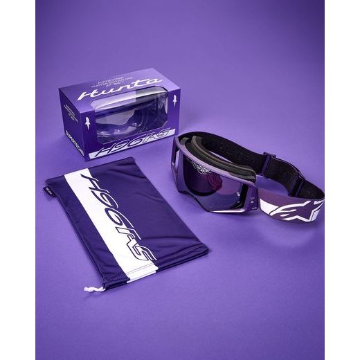 ALPINESTARS SUPERTECH VISION HUNTA96 XXV – MOTOKROSOVÉ OKULIARE NA MX A ENDURO (FIALOVÁ/BIELA, ZRKADLOVÉ STRIEBORNÉ PLEXI) 2026