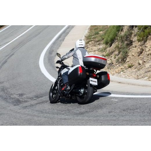 VRCHNÝ KUFOR NA MOTORKU SHAD SH50 ČIERNA