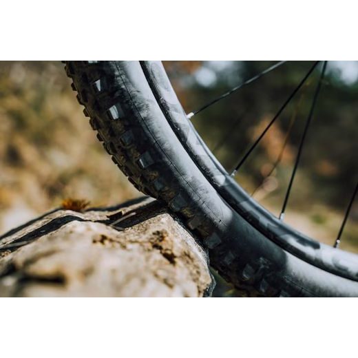 TECHNOMOUSSE BEZDUŠOVÝ BLUE VERTIGO XC 29 (ŠÍRKA 2,1 - 2,4), ATHENA